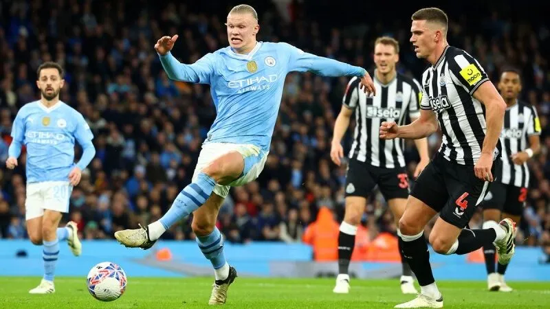 Kỳ phùng địch thủ: Man City đấu với Newcastle trong trận cầu nảy lửa